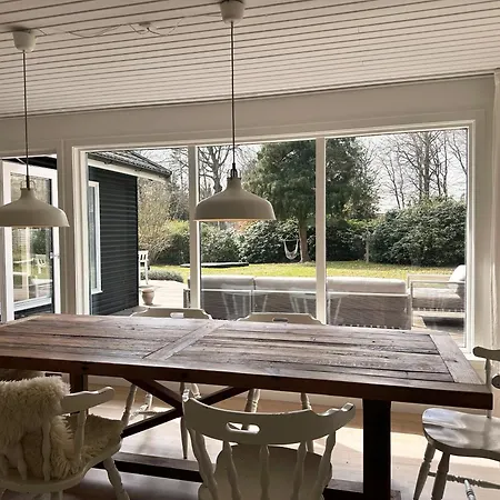 Rageleje - Cozy, Bright Summerhouse Near The And Beautiful Heatherhill Vejby