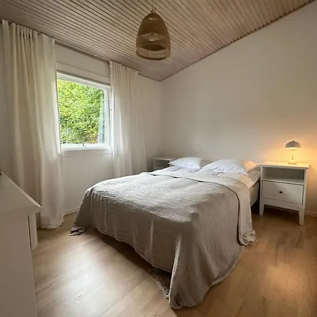 Rageleje - Cozy, Bright Summerhouse Near The And Beautiful Heatherhill Vejby